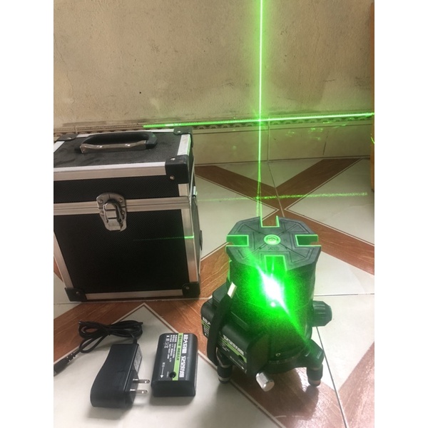 MÁY BẮN CỐT LASER 5 TIA XANH (MÁY CÂN BẰNG LASER) tia nhỏ siêu nét, máy có 2 pin