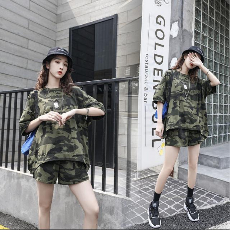 Set Áo Thun Ngắn Tay Cổ Tròn + Quần Short Họa Tiết Rằn Ri Thời Trang Dành Cho Nữ