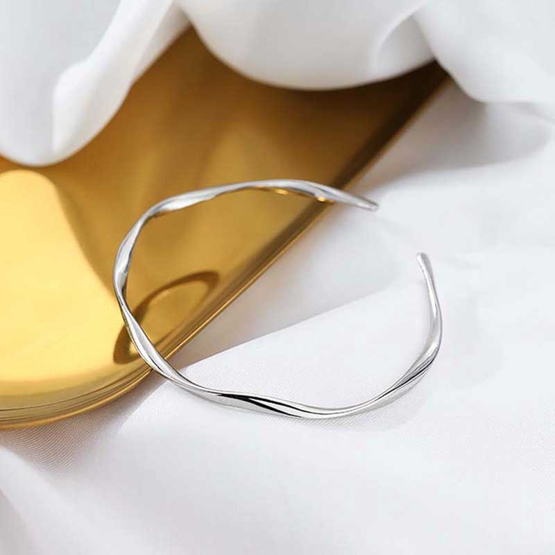 Vòng đeo tay XIAOBOACC dạng xoắn màu bạc bóng thời trang Hàn Quốc