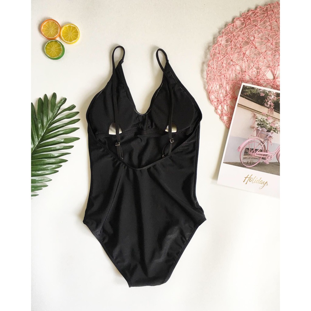 Bikini xẻ ngực cổ V