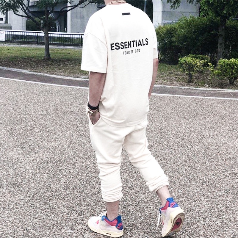 Áo phông unisex tay lỡ essentials, áo local brand in chữ cao su nổi hai màu trắng đen chất liệu cotton, Maybug.official