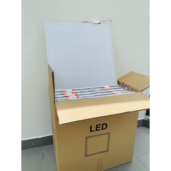 TẠI SÀI GÒN , ĐÈN PANEL 600.600 CÔNG SUẤT 48W VÀ 64W BẢO HÀNH 12 THÁNG