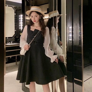 Váy đen xoè tay voan trắng