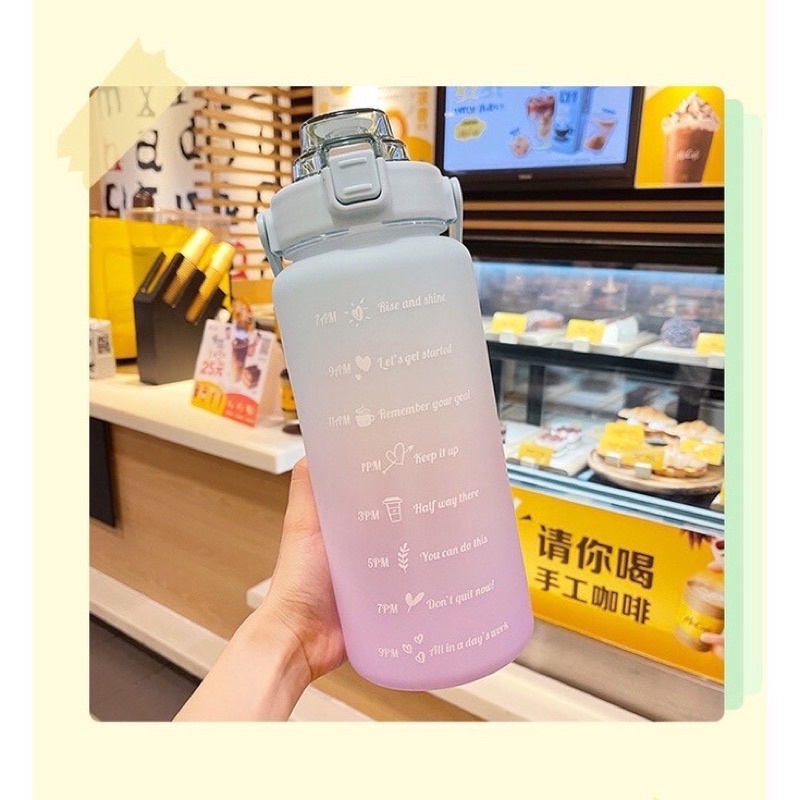 Bình đựng nước 2L có ống hút, vạch chia nhắc giờ uống nước, hình dán dễ thương, nhiều màu, siêu đẹp, siêu nhẹ