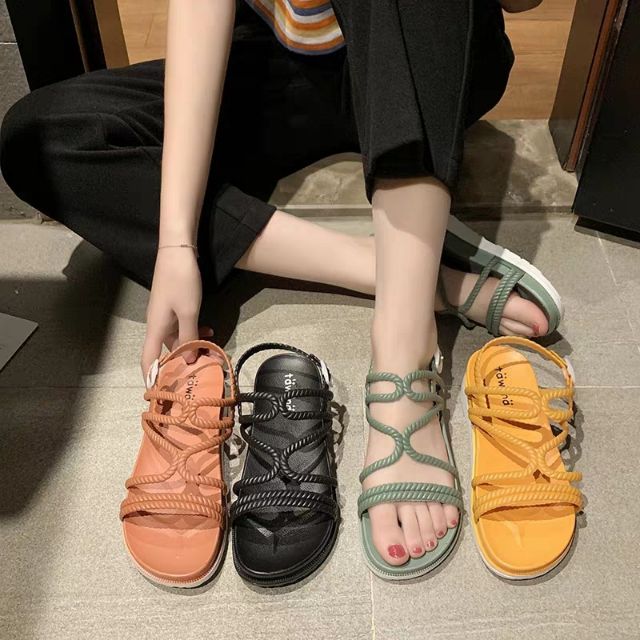 Sandal cao su tawana khóa nhựa đế trắng cao 3 cm dáng chiến binh form nhỏ 1 size 3G01