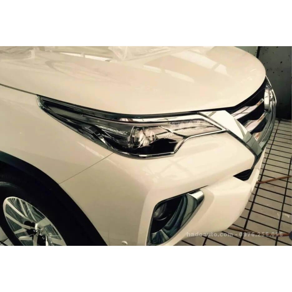 Ốp viền đèn pha hậu xe Toyota Fortuner 2017 2018 2019 2020 mạ crom sáng bóng.