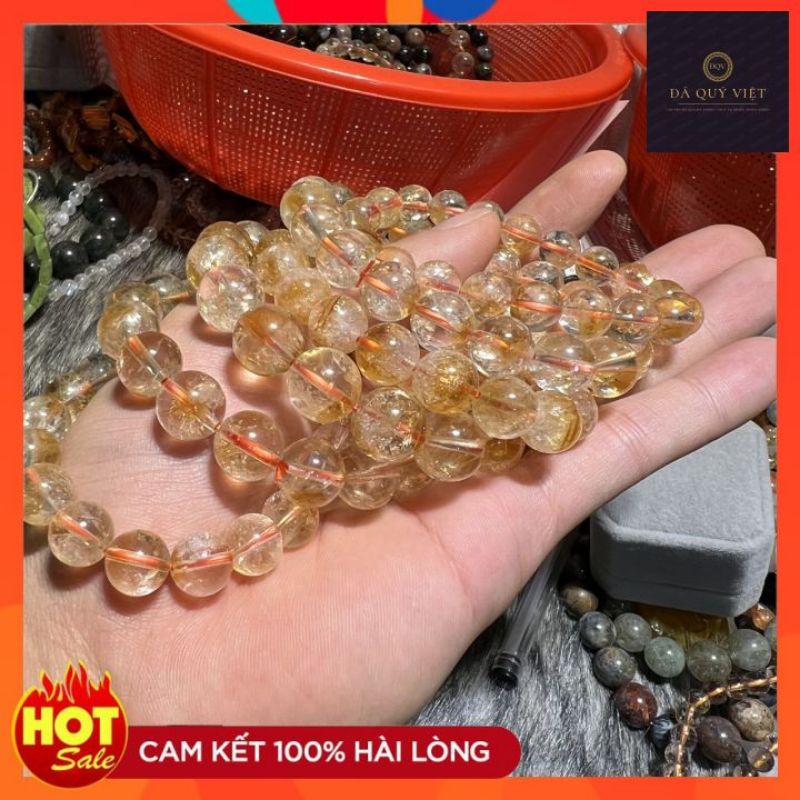 Vòng đeo tay Thach Anh bao thể vàng hợp với mệnh KIM-THỔ - ĐQV