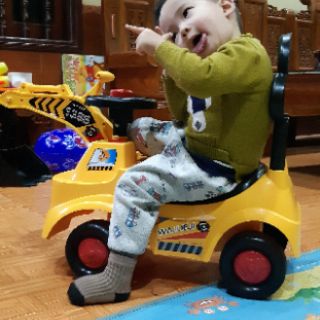 Xe xúc cẩu chòi chân