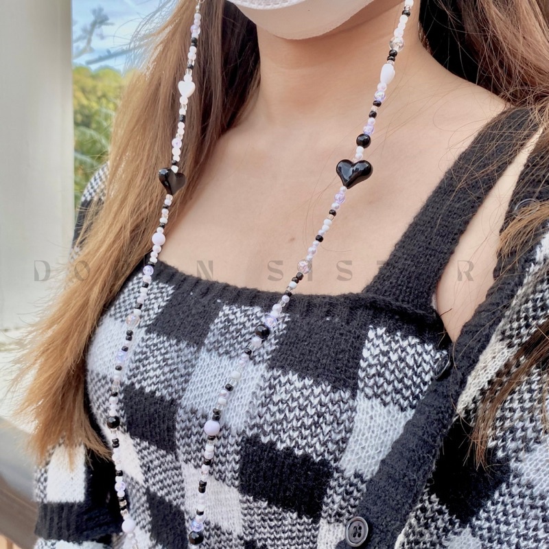 🖤🤍Dây đeo khẩu trang đen trắng charm trái tim phong cách Hàn Quốc |Mask Chain handmade by Doran Sisters|🖤🤍