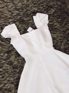 Váy thiết kế dáng xoè