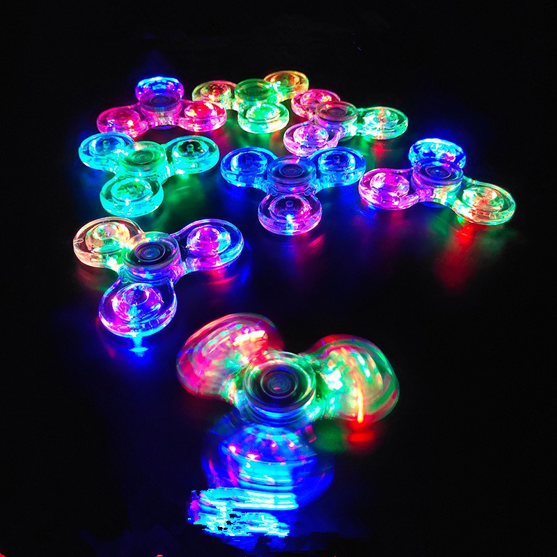 (phát sáng) đồ chơi con quay 3 cánh fidget spinner phát sáng đèn led 7 màu 18 chế độ