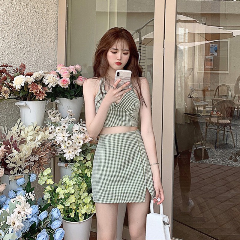Set áo croptop hai dây cổ yếm kèm chân váy caro xinh xắn cho nữ