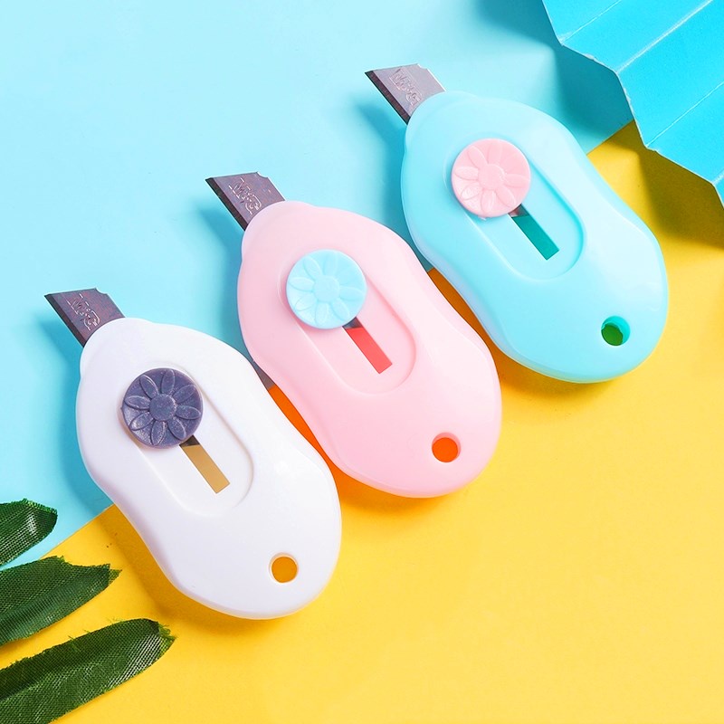 Dao rọc giấy M&G ASS91361 thiết kế nhỏ gọn
