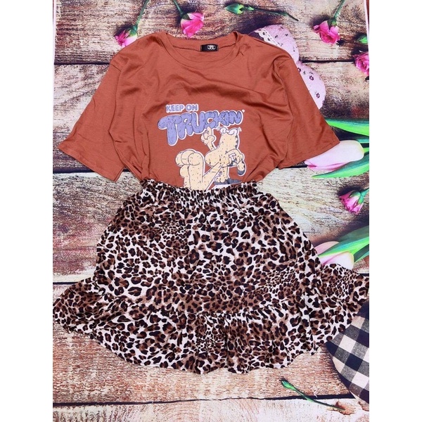 Set áo phông nâu truk + chân vay ngắn xoè hoạ tiết da báo Hs