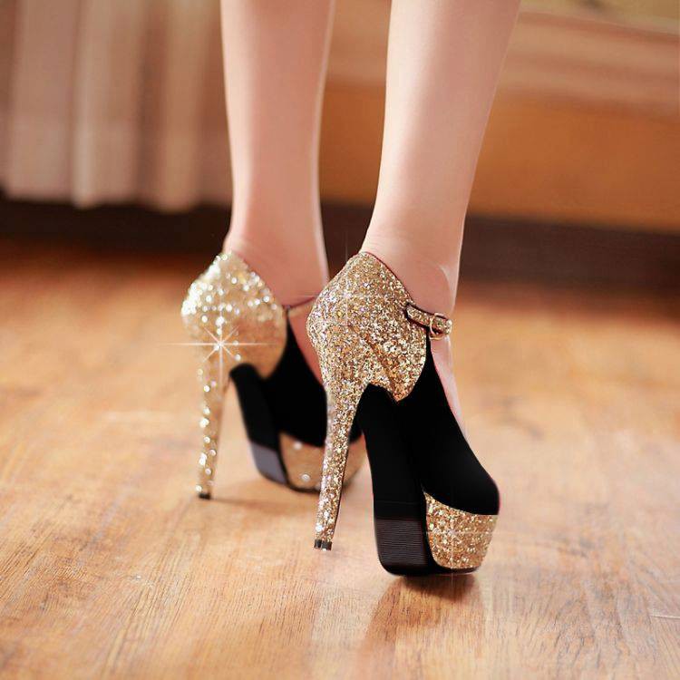 Giày cao gót bít mũi quai kim tuyến	- CG901