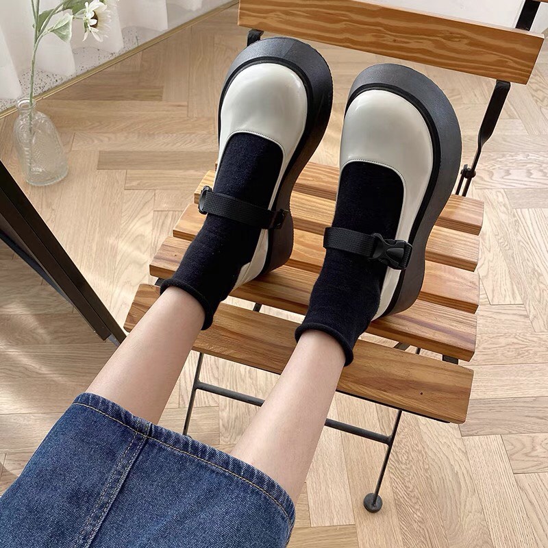 Giày Lolita nữ ulzang bánh mì quai cài độc đáo. Chất liệu da mềm mịn, đi êm chân. Thời trang trẻ trung dễ phối đồ