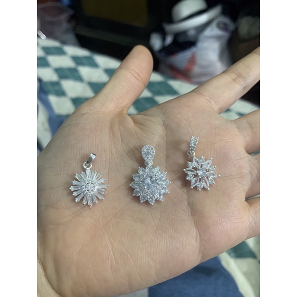 Mặt dây chuyền hoa sen nhiều mẫu cánh nạm đá bạc ta