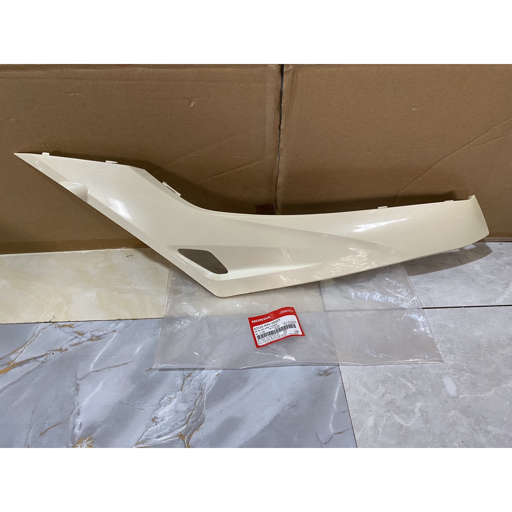 Bộ ốp sàn bên phải HONDA VISION năm 2014-2016-2018-2020 màu Vàng nhạt. *Y229P* 83520K44V00ZT