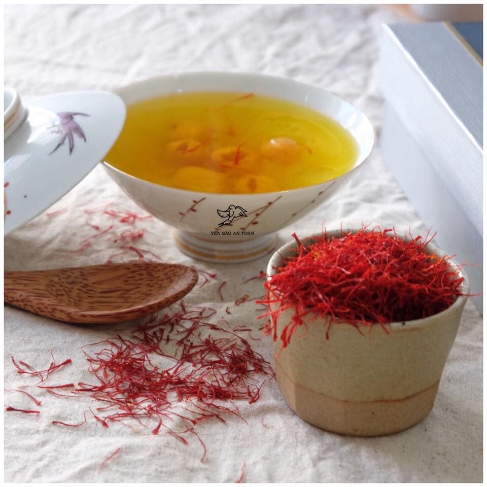 YẾN SÀO KHÁNH HOÀ Nhụy Hoa Nghệ Tây - Saffron thượng hạng - Hũ 1 gam và hũ Đông trùng cao cấp 10 gam