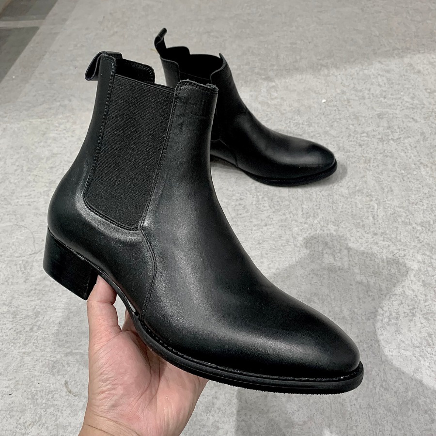 Giày Chelsea Boot High Heel chất liệu da trơn nhẵn, màu đen, đế cao su đúc tăng 4cm chiều cao, kiểu dáng thời trang