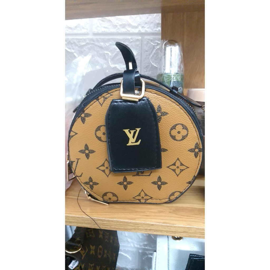 Free ship Xtra Túi đeo chéo nữ nhiều kiều xinh xắn sang chảnh cho bạn gái thoải mái lựa chọn.