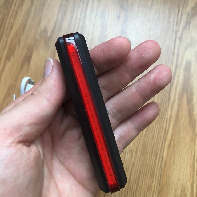 Đèn đuôi sau tín hiệu cảnh báo xe đạp cao cấp – DX05