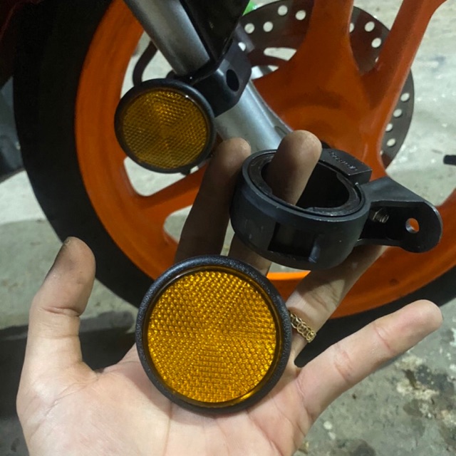 Mắt mèo phản quang phuộc trước