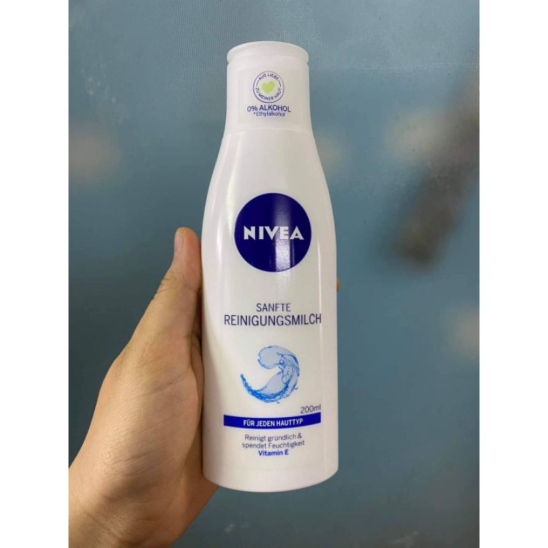 Hàng Đức Sữa Rửa Mặt Tẩy Trang Nivea Bổ Sung Vitamin E, 200 ml