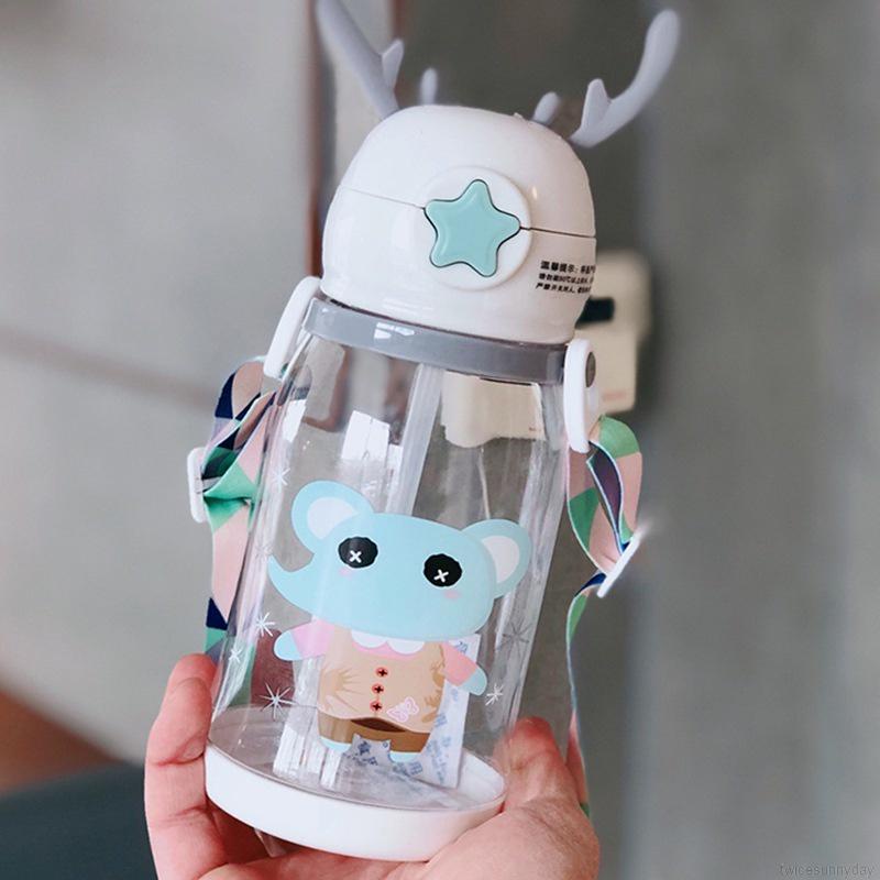 Bình nước bằng nhựa có ống hút in hoạt hình đáng yêu dung tích 600ml cho bé