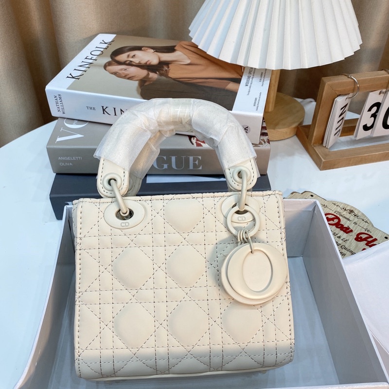 túi cầm tay ,đeo chéo sai 18 và 21 hàng đẹp có hộp tặng kèm khăn hãng di0