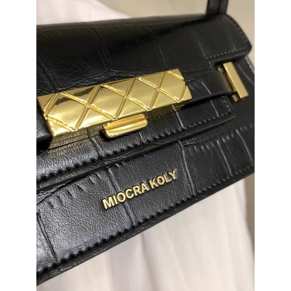 Túi 𝐌𝐢𝐨𝐜𝐫𝐚 𝐤𝐨𝐥𝐲 khoá vàng tặng kèm khăn