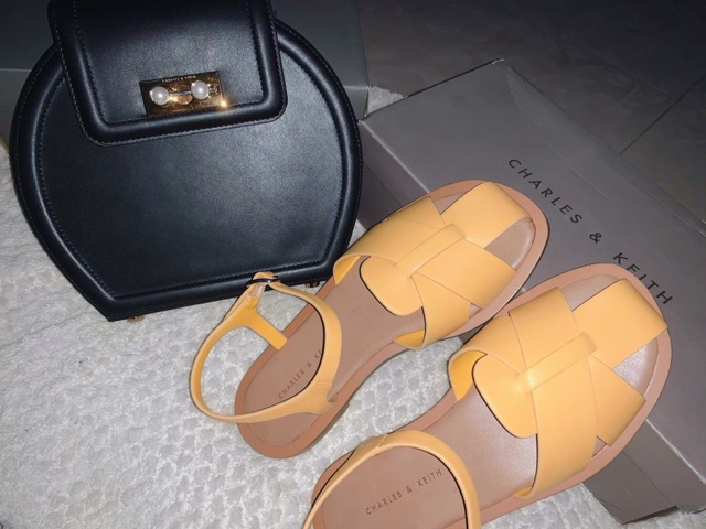 THANH LÝ : Sandals CnK sz35 - hàng order Sin