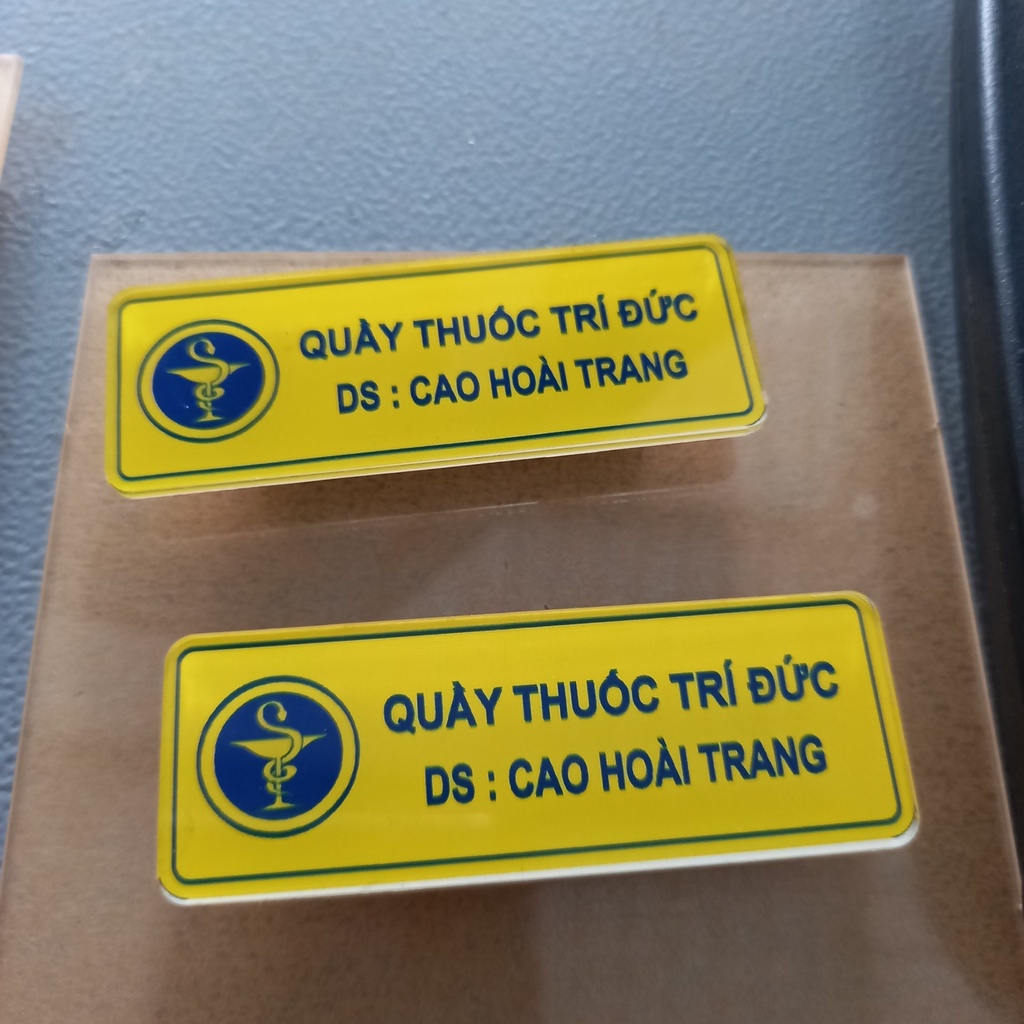 THẺ TÊN NHÂN VIÊN MICA - NAM CHÂM HOẶC GHIM