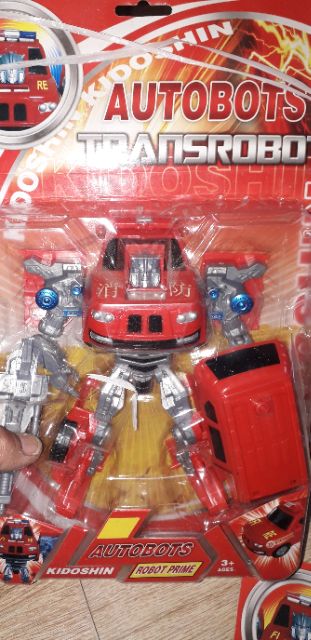 Lắp ráp 1 mô hình Transrobot Kidoshin biến thành xe bằng nhựa