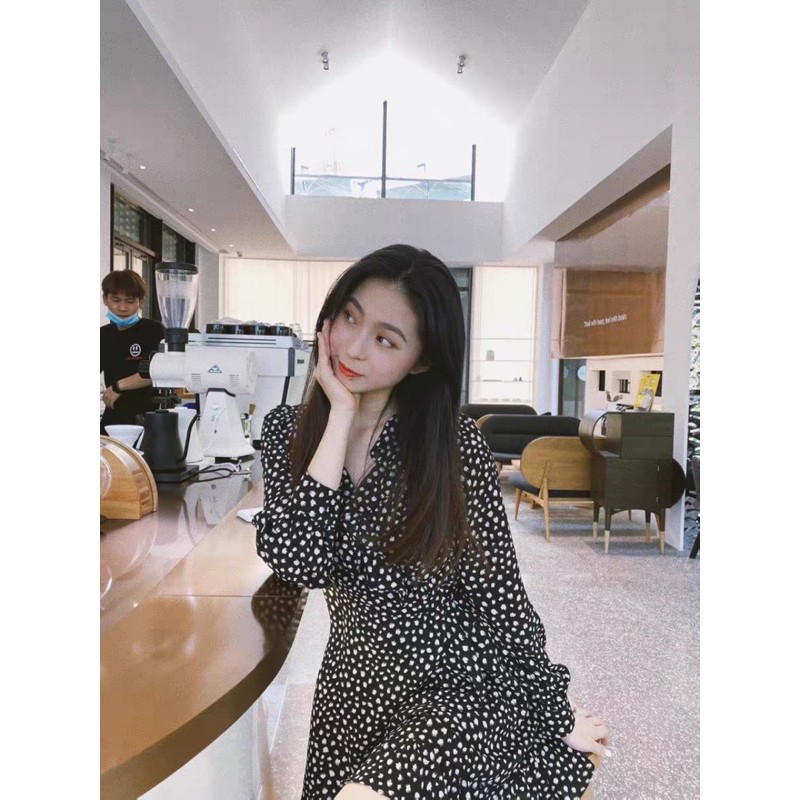 Váy dài tay hoa nhí màu đen cổ V thắt eo xòe ngắn kiểu Pháp mùa thu nhẹ nhàng