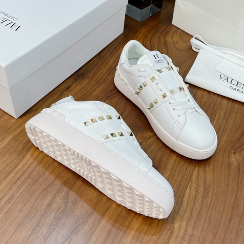Valentino Giày Thể Thao Da Bò Mềm Đế Bằng Đính Đinh Tán Vàng Thời Trang Hàn Quốc Cho Cặp Đôi