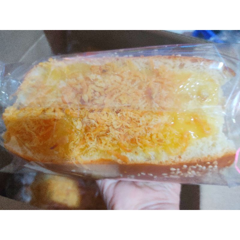 Bánh mì chà bông kẹp thơm ngon