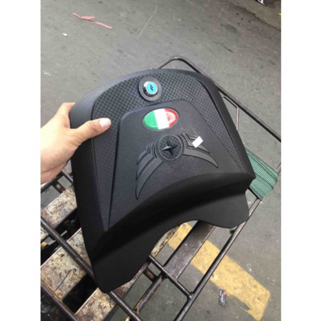 Thùng givi winner x