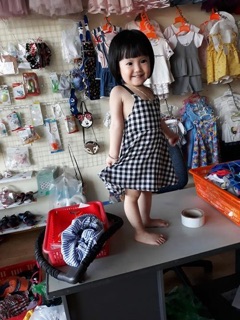 Váy 2 dây kẻ điệu cho bé gái