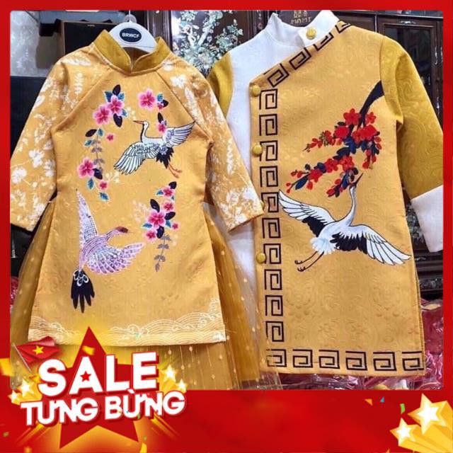 Áo dài gấm cách tân cho bé