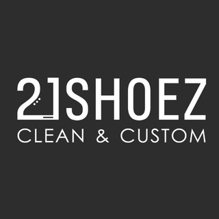 Giày sneaker trắng custom trái tim