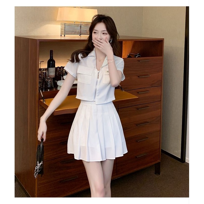 Set áo croptop + chân váy tennis kaki oder taobao