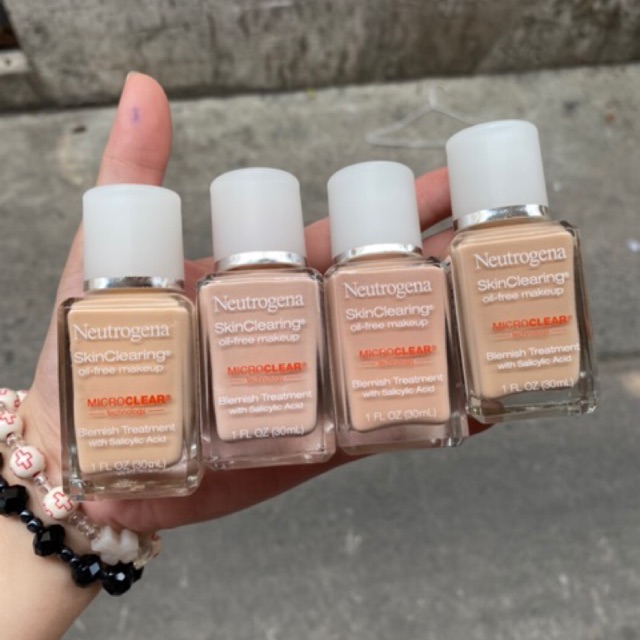 KEM NỀN NEUTROGENA SKIN CLEARNING OIL - FREE MAKEUP