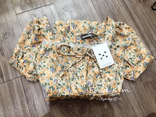 Đầm hoa nhí viền ren ngực cổ vuông 💖 | BigBuy360 - bigbuy360.vn