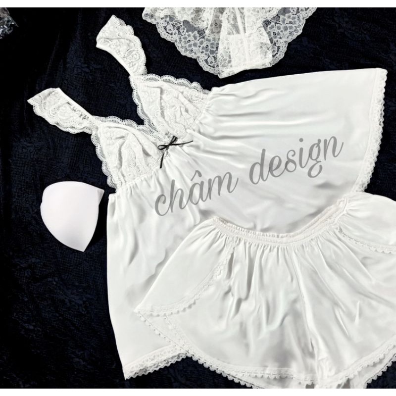 Bộ 2 dây lụa satin trắng tay ren gắn nơ đen nhỏ, quần xẻ sexy. Hàng thiết kế độc quyền tại shop