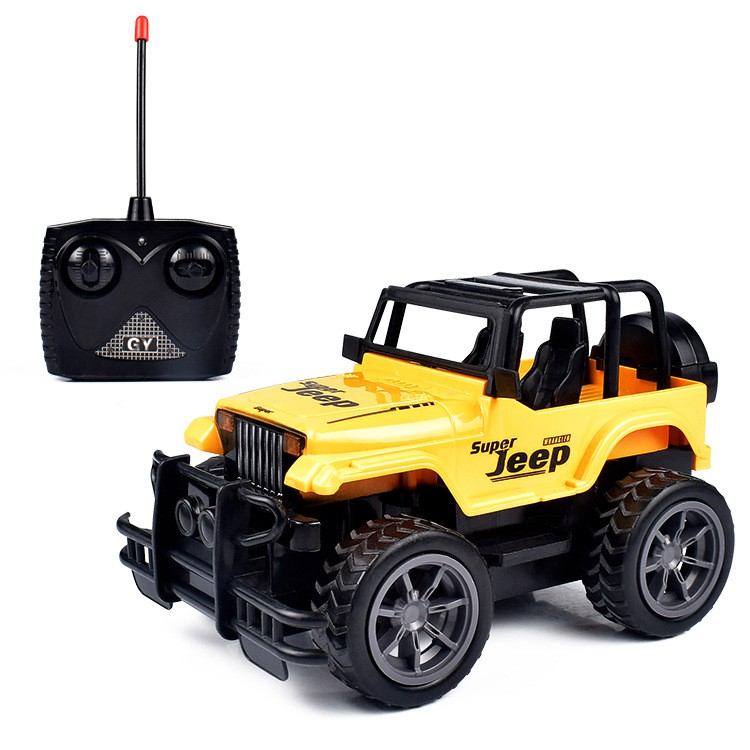 Xe jeep điều khiển từ xa màu vàng dùng pin sạc