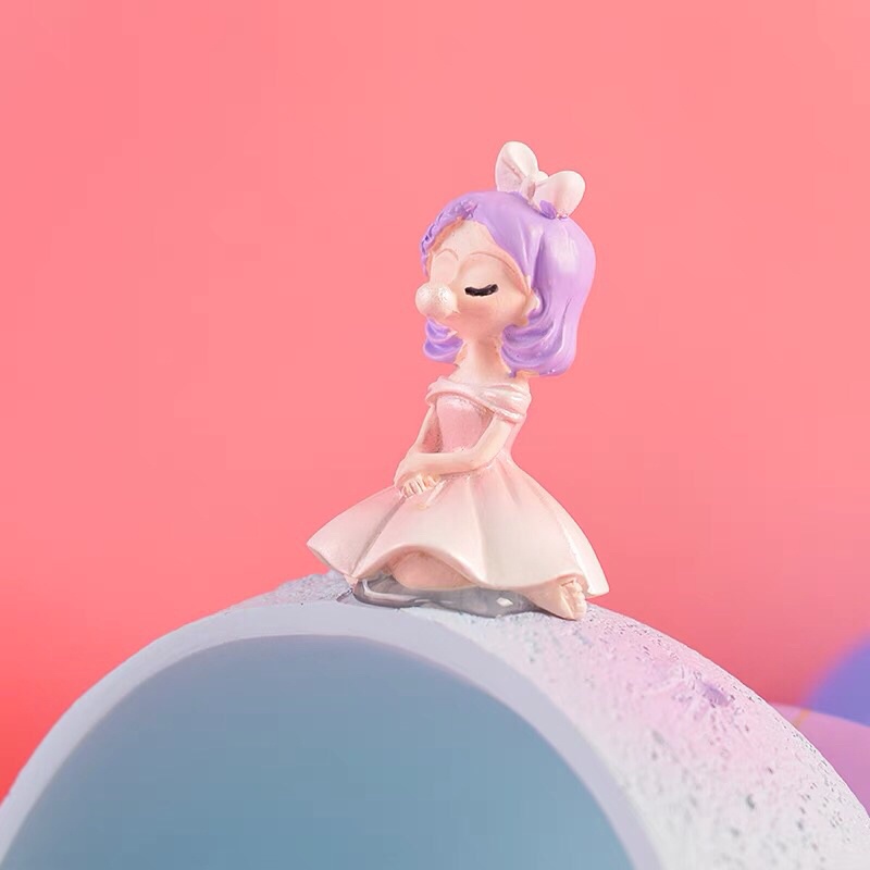 nhà ngủ hành tinh cô bé thổi bong bóng cho hamster