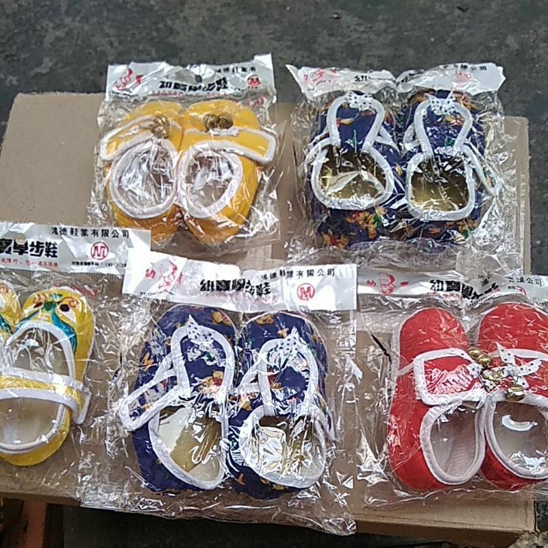 Giày cho bé từ 7-10 tháng