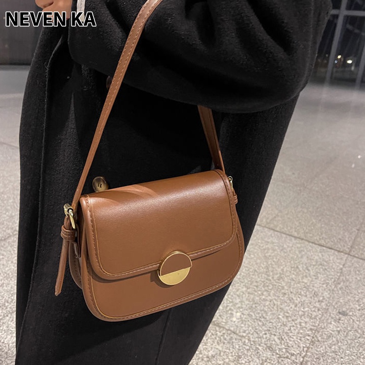Túi Đeo Vai Đeo Chéo Phối Màu Nắp Khóa Xoay Nửa Vầng Trắng NEVENKA N0017