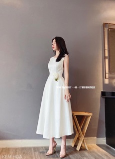 Đầm trắng xoè dự tiệc hở lưng lụa phi bóng